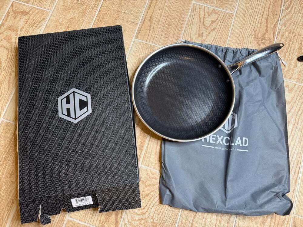 HexClad Hybrid Cookware Frying Pan Black Stainless Steel. 12 inches.
